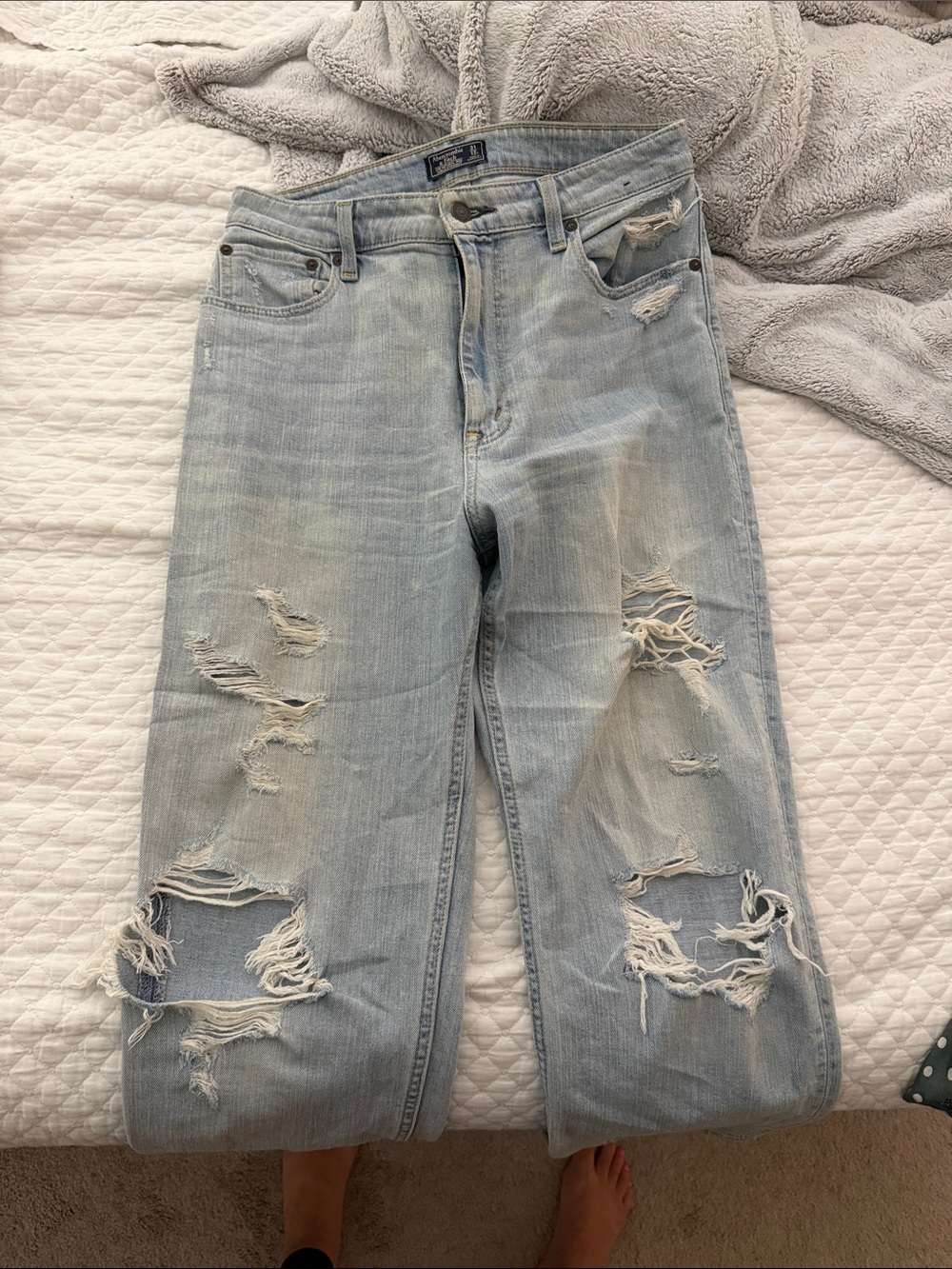 Abercrombie & fitch Zoe natural rise ankle straight distressed jean